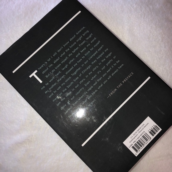 Michelle Obama BECOMING hard paper coy like new - Picture 4 of 4